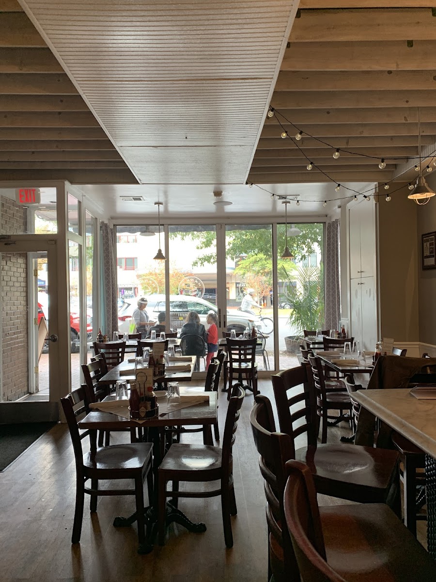 Hank's Oyster Bar - Capitol Hill